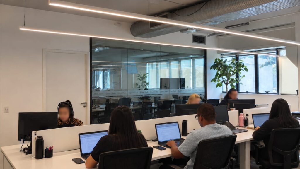 Área de trabalho do escritório da Conforlab