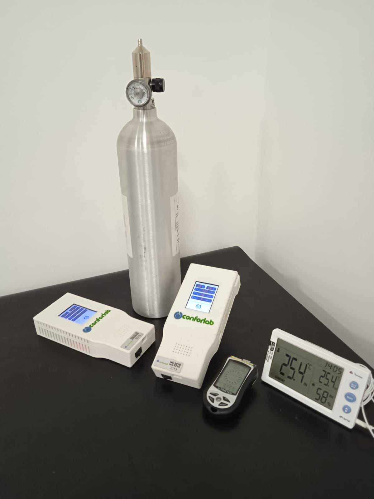 Cilindro de material de referência certificado e monitores de CO2 da Conforlab para calibração
